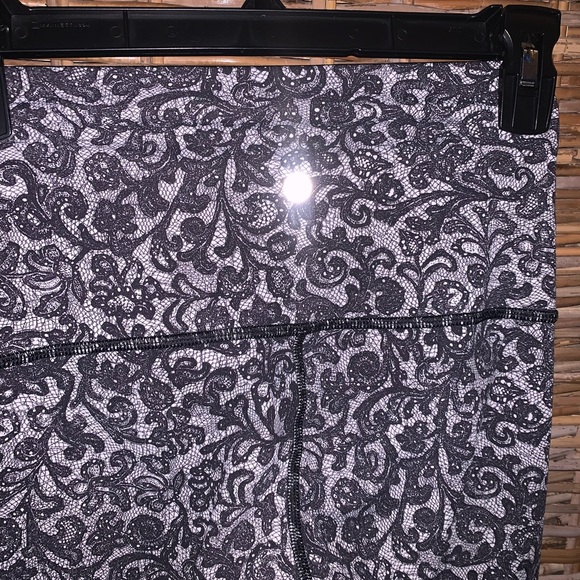 #34 Lululemon Wunder Under Pant (Hi-Rise)
Mini Cinder Lace White Black - Sz - Picture 9 of 10